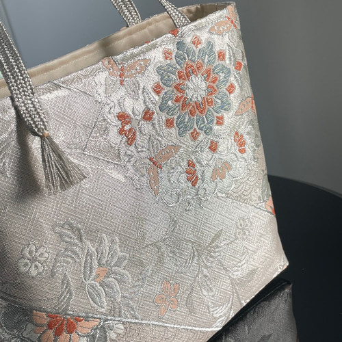 帯リメイクバッグ 華文様に蝶 トートバッグ Mサイズ 和装バッグ トート