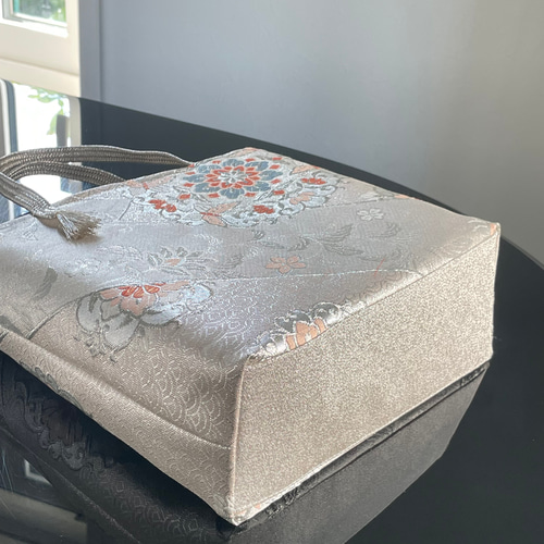 帯リメイクバッグ 華文様に蝶 トートバッグ Mサイズ 和装バッグ トート