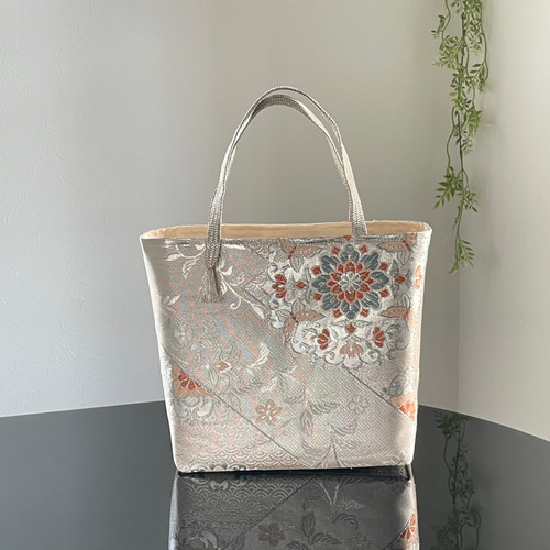 帯リメイクバッグ 華文様に蝶 トートバッグ Mサイズ 和装バッグ トート