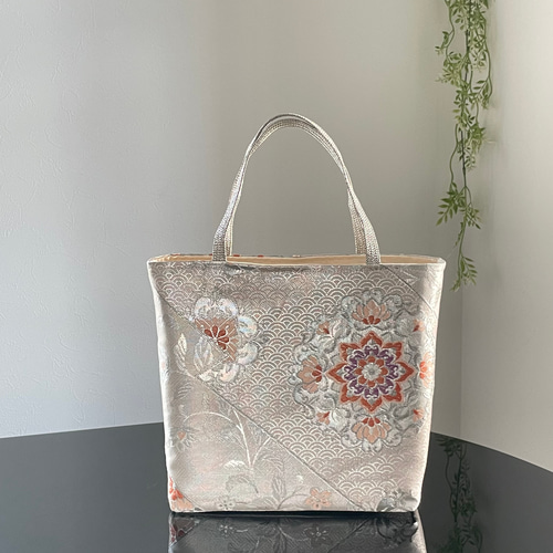 帯リメイクバッグ 華文様に蝶 トートバッグ Mサイズ 和装バッグ トート