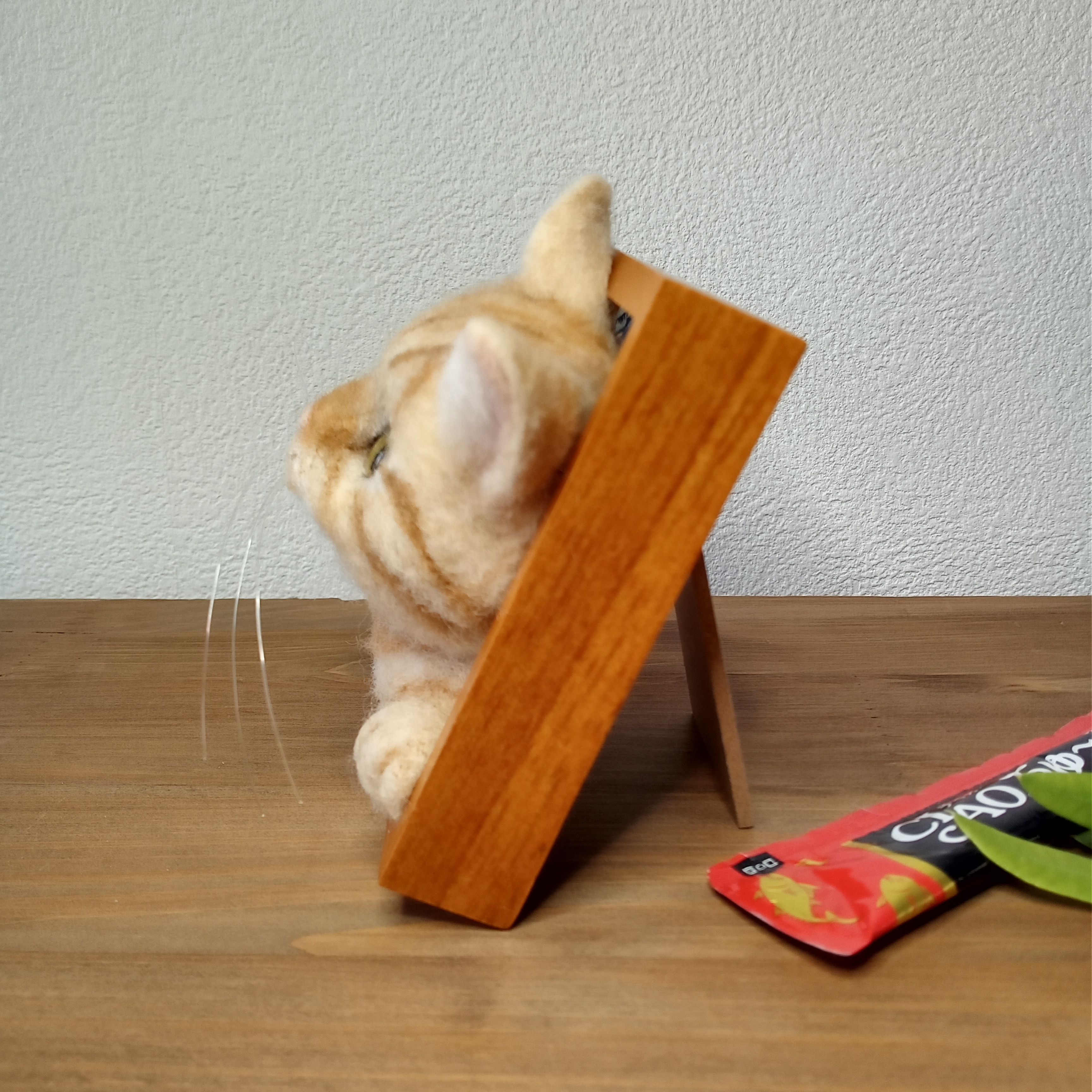 【ほっこり♡猫の見える窓】クリーム系茶トラ猫ver.【羊毛フェルト】【猫】【フレーム】