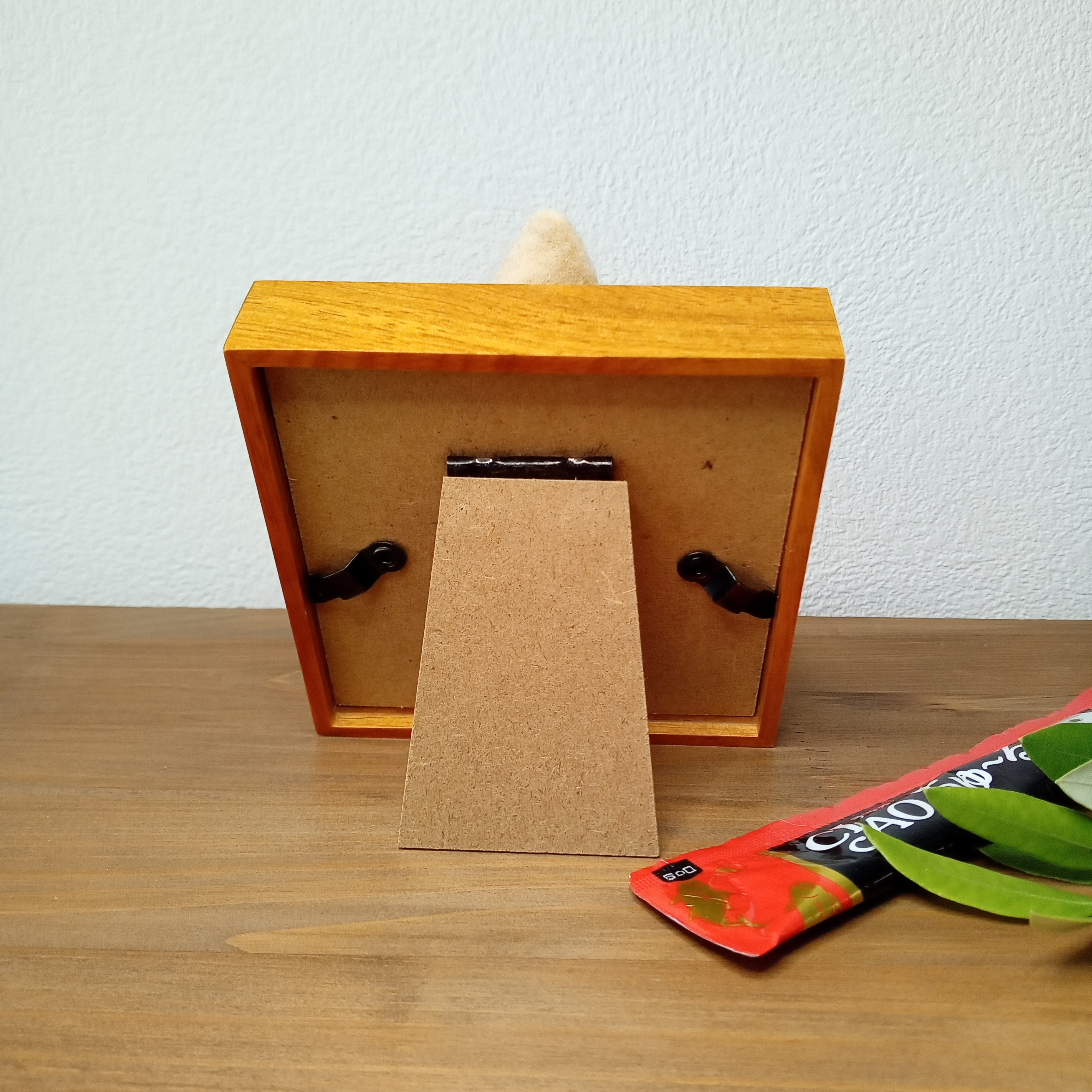 【ほっこり♡猫の見える窓】クリーム系茶トラ猫ver.【羊毛フェルト】【猫】【フレーム】