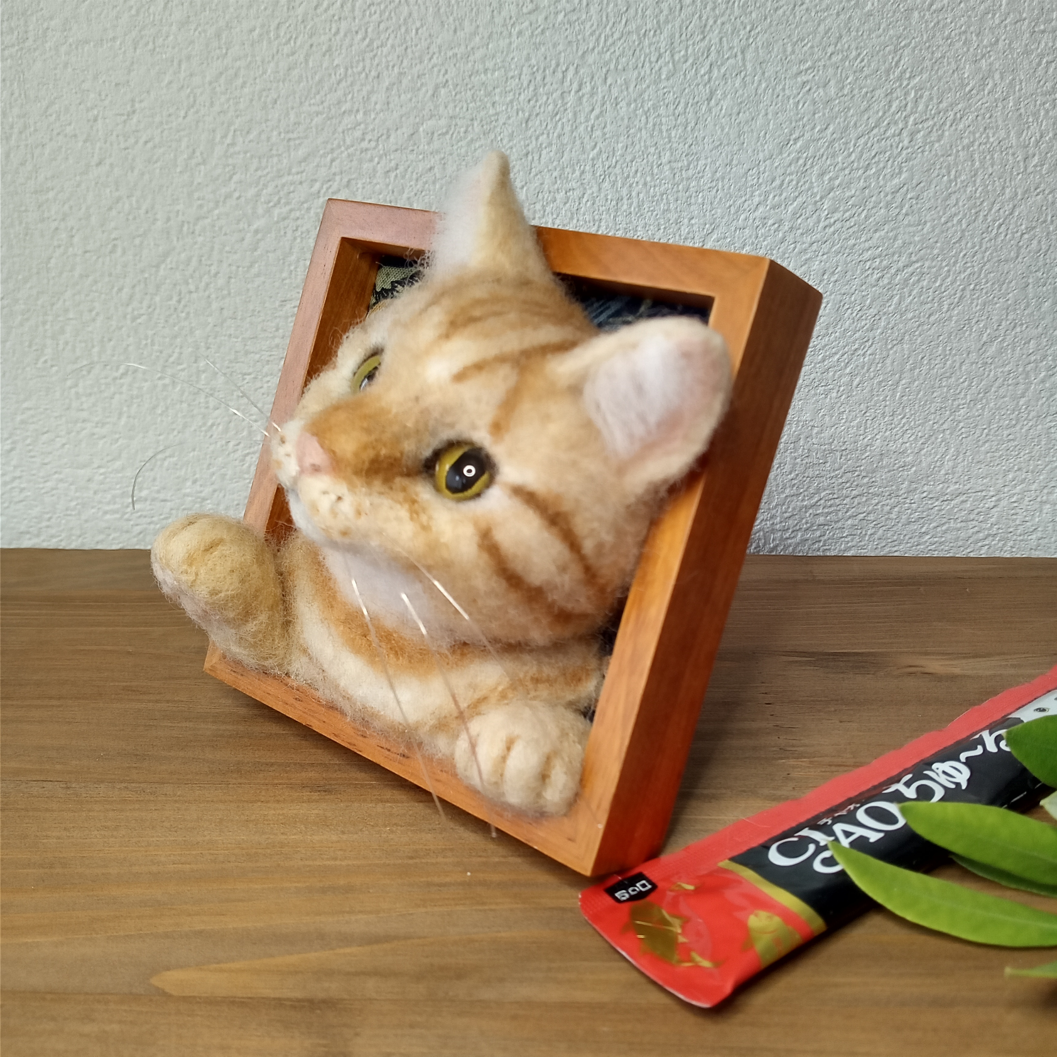 【ほっこり♡猫の見える窓】クリーム系茶トラ猫ver.【羊毛フェルト】【猫】【フレーム】