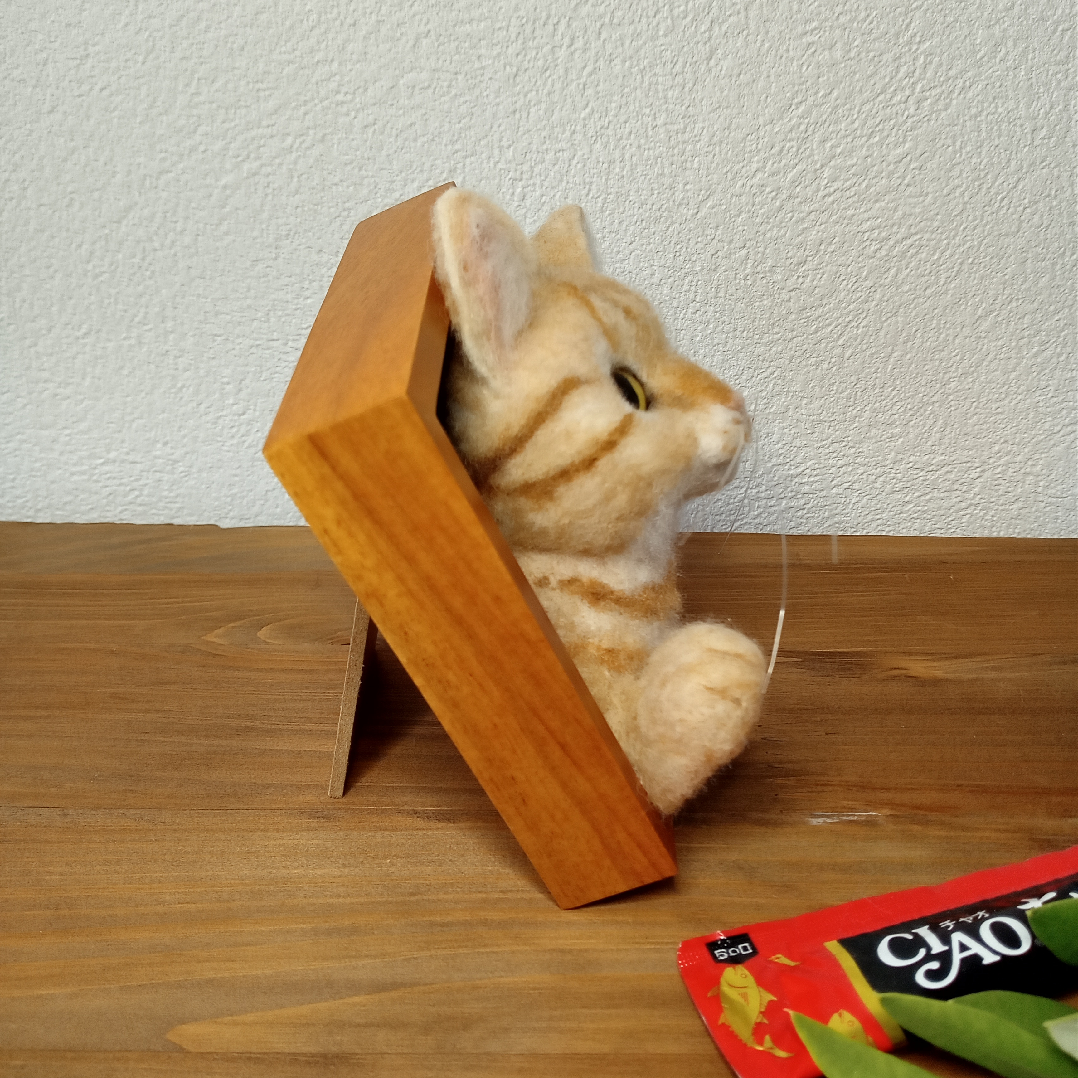 【ほっこり♡猫の見える窓】クリーム系茶トラ猫ver.【羊毛フェルト】【猫】【フレーム】