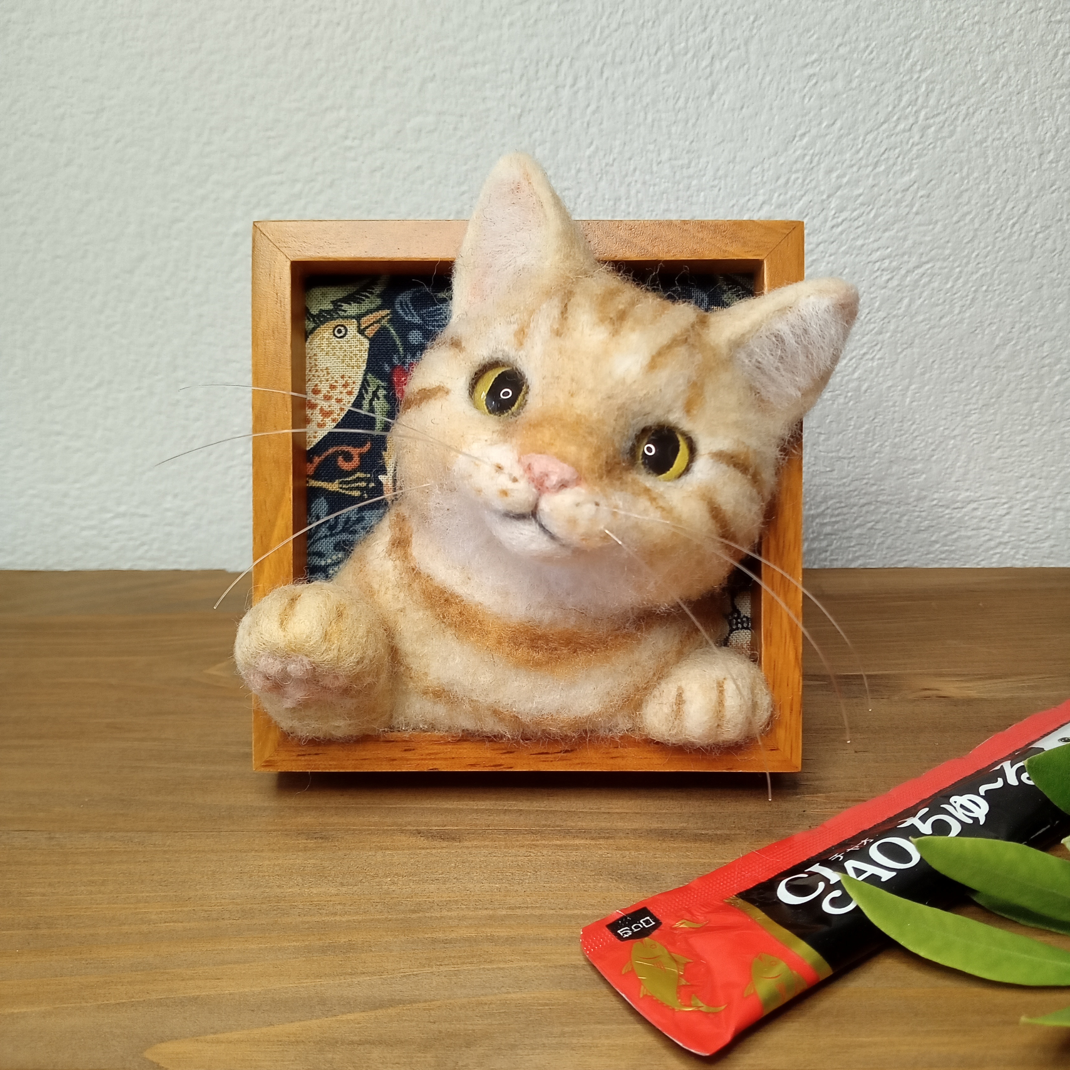 【ほっこり♡猫の見える窓】クリーム系茶トラ猫ver.【羊毛フェルト】【猫】【フレーム】