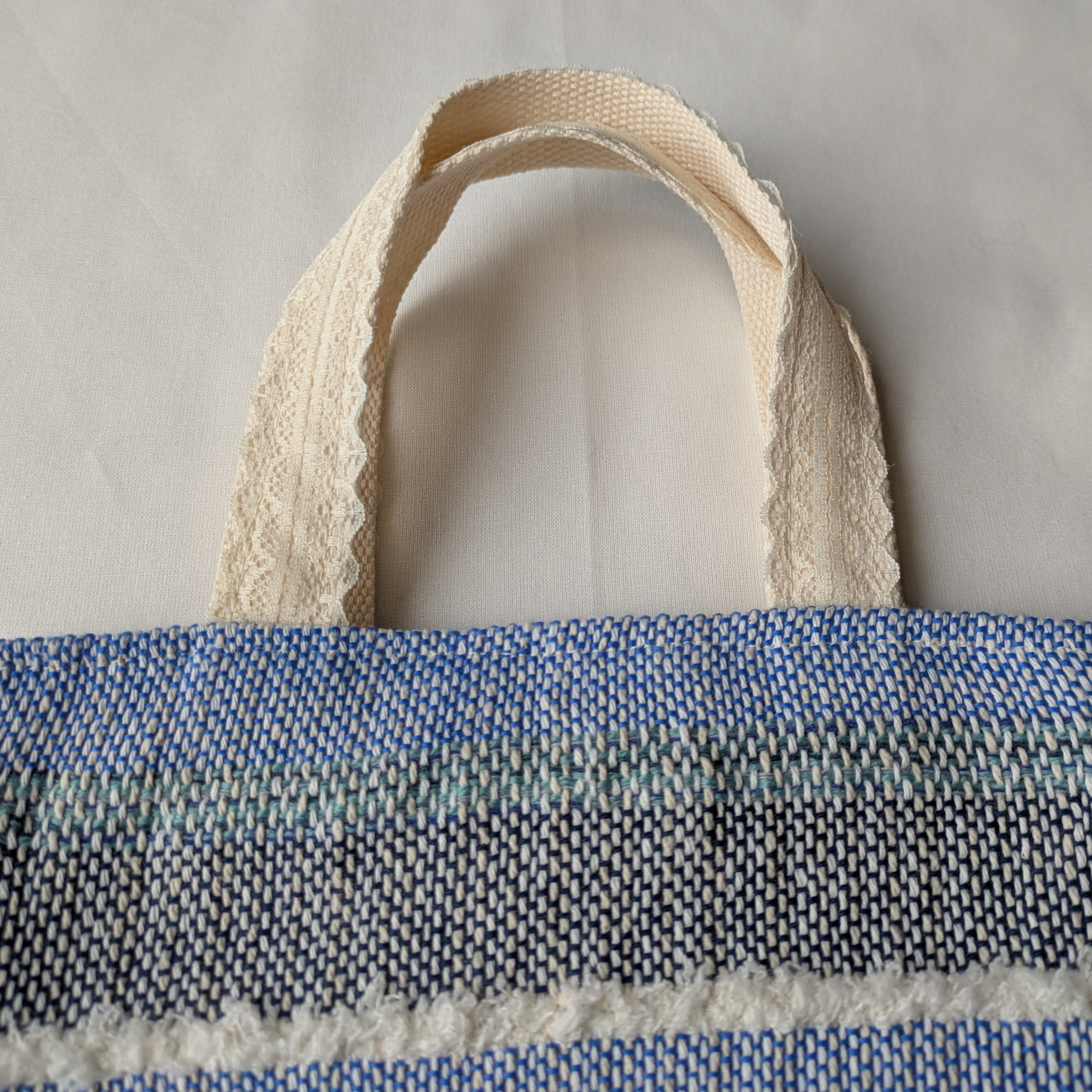 手織り布のバッグ    さわやかブルー系　夏　ランチタイムに持っていきたい　一点もの
