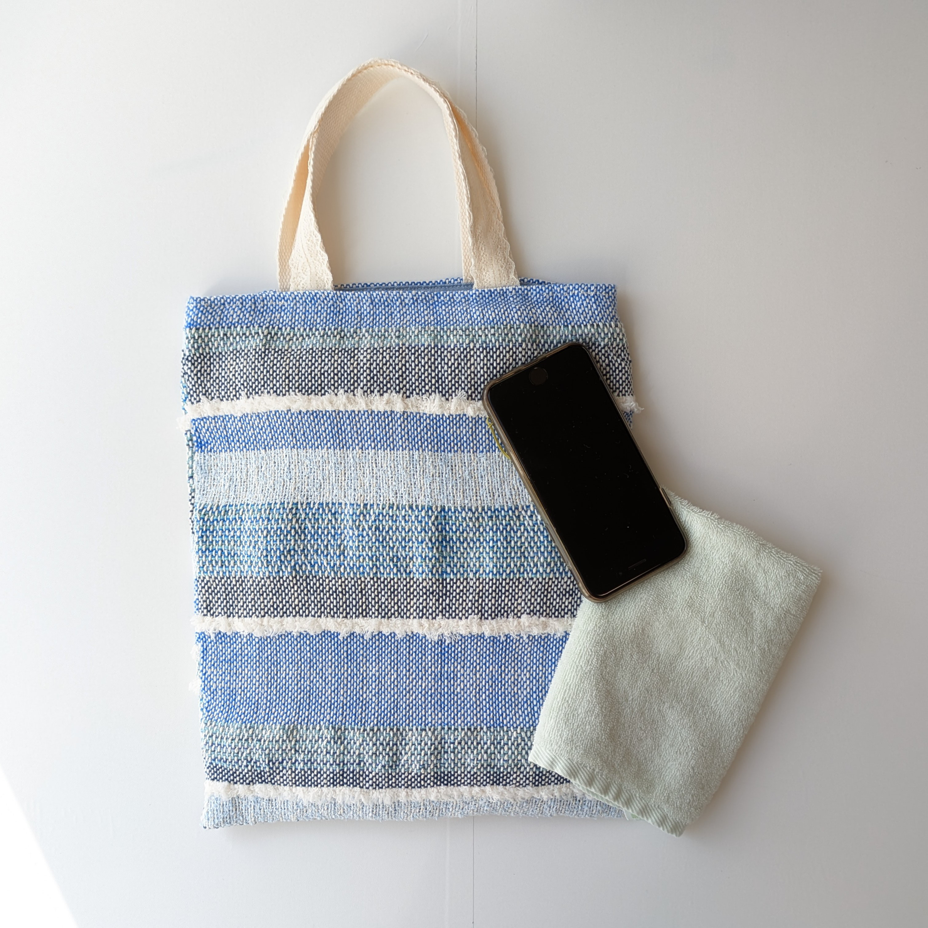 手織り布のバッグ    さわやかブルー系　夏　ランチタイムに持っていきたい　一点もの