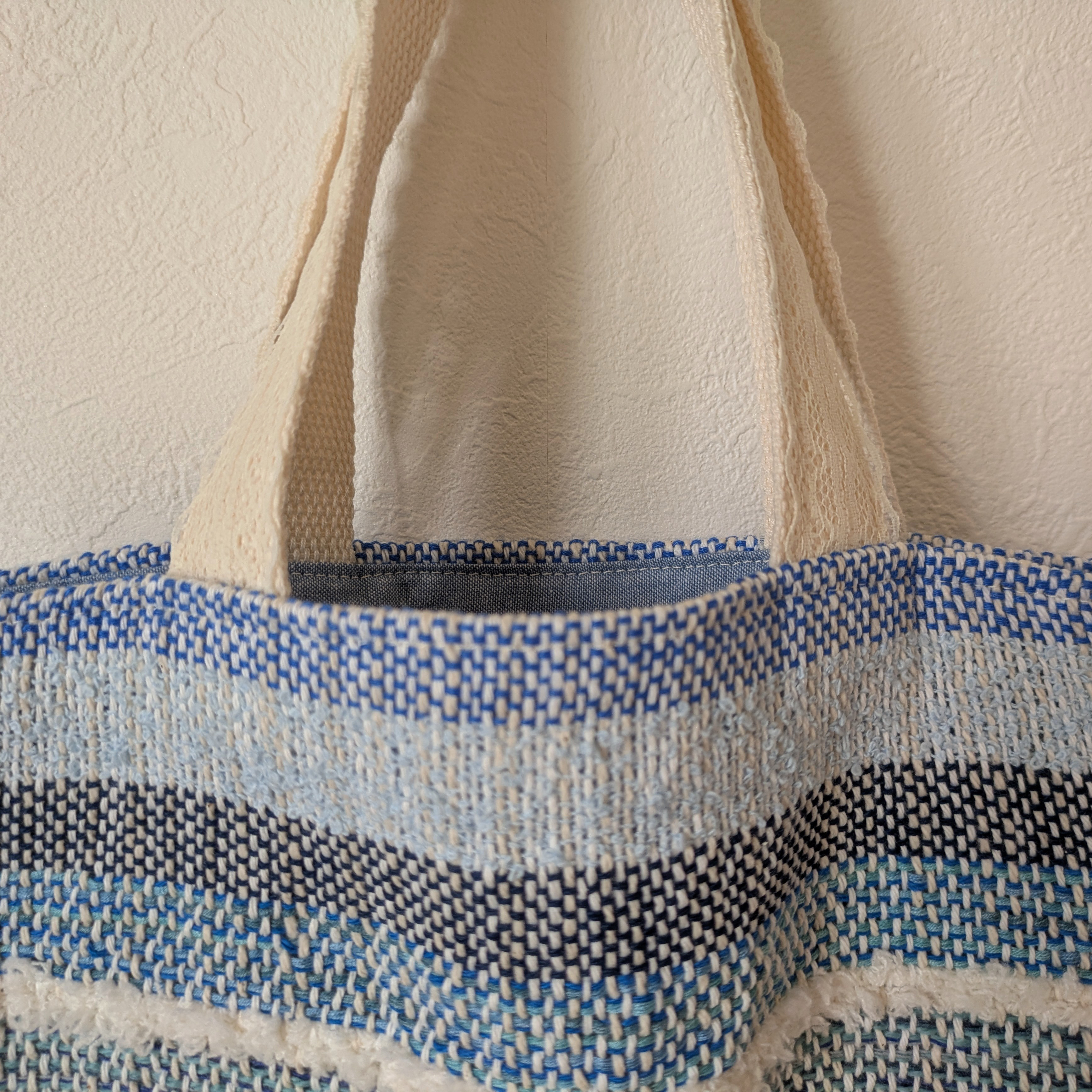 手織り布のバッグ    さわやかブルー系　夏　ランチタイムに持っていきたい　一点もの