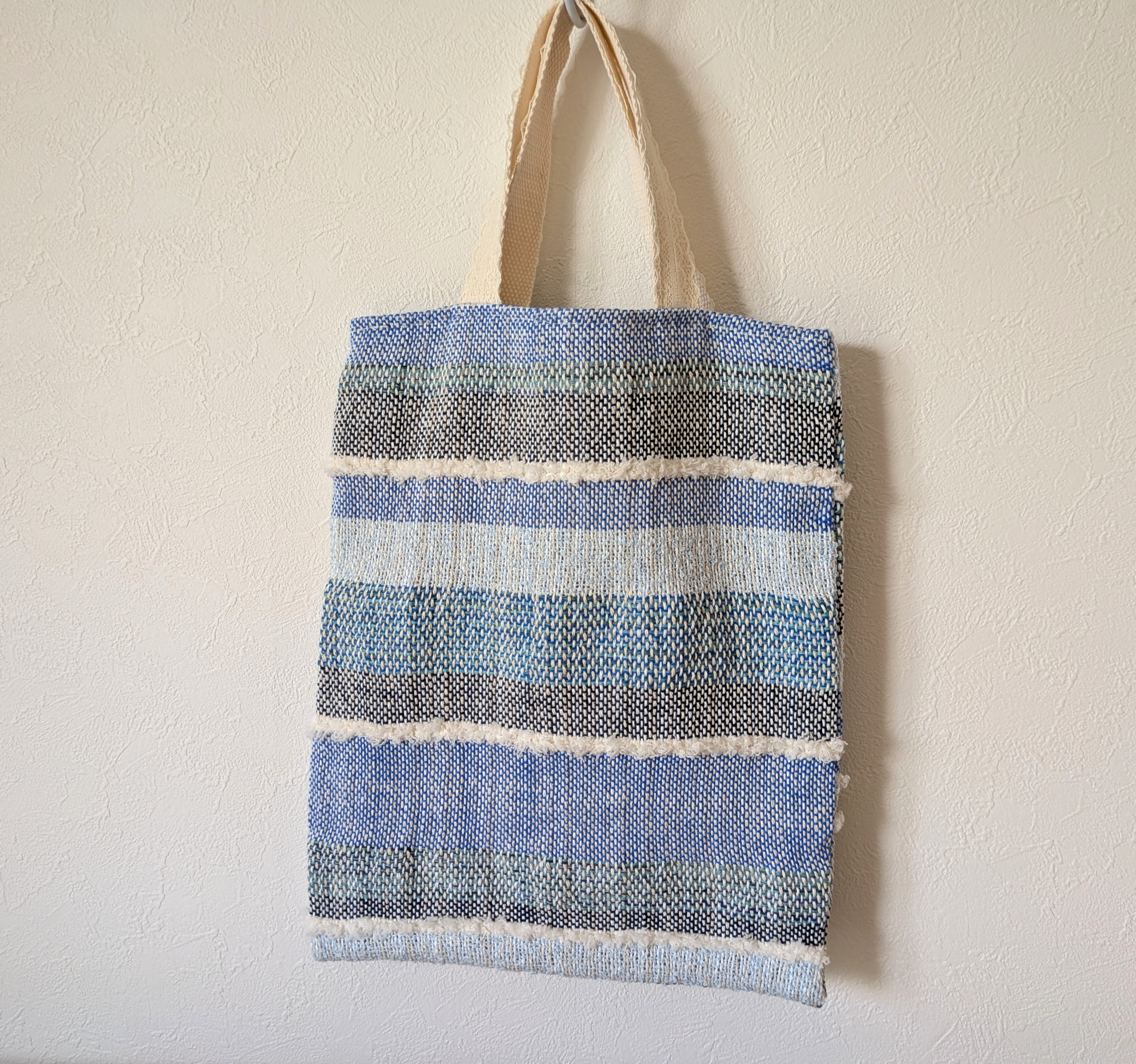 手織り布のバッグ    さわやかブルー系　夏　ランチタイムに持っていきたい　一点もの