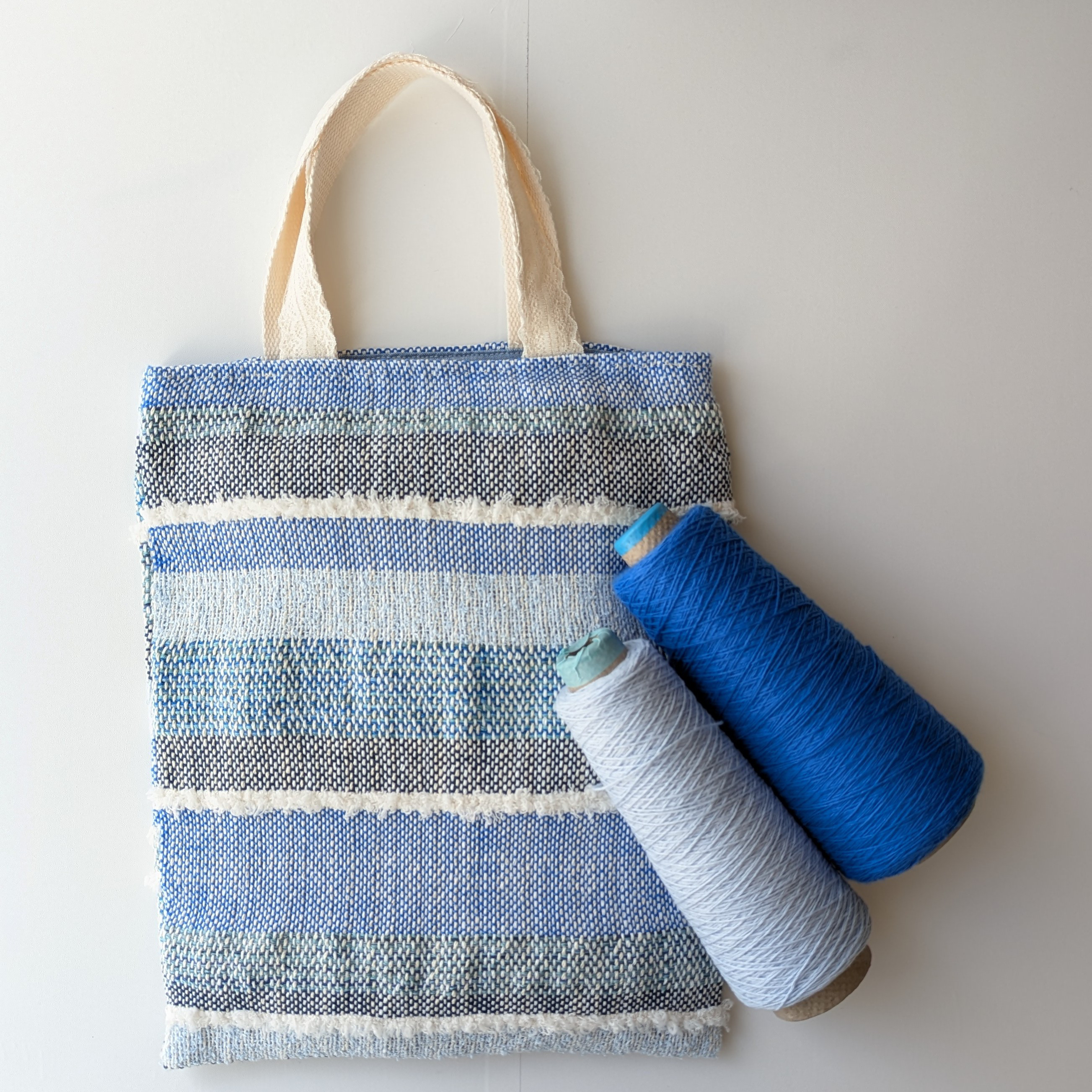 手織り布のバッグ    さわやかブルー系　夏　ランチタイムに持っていきたい　一点もの