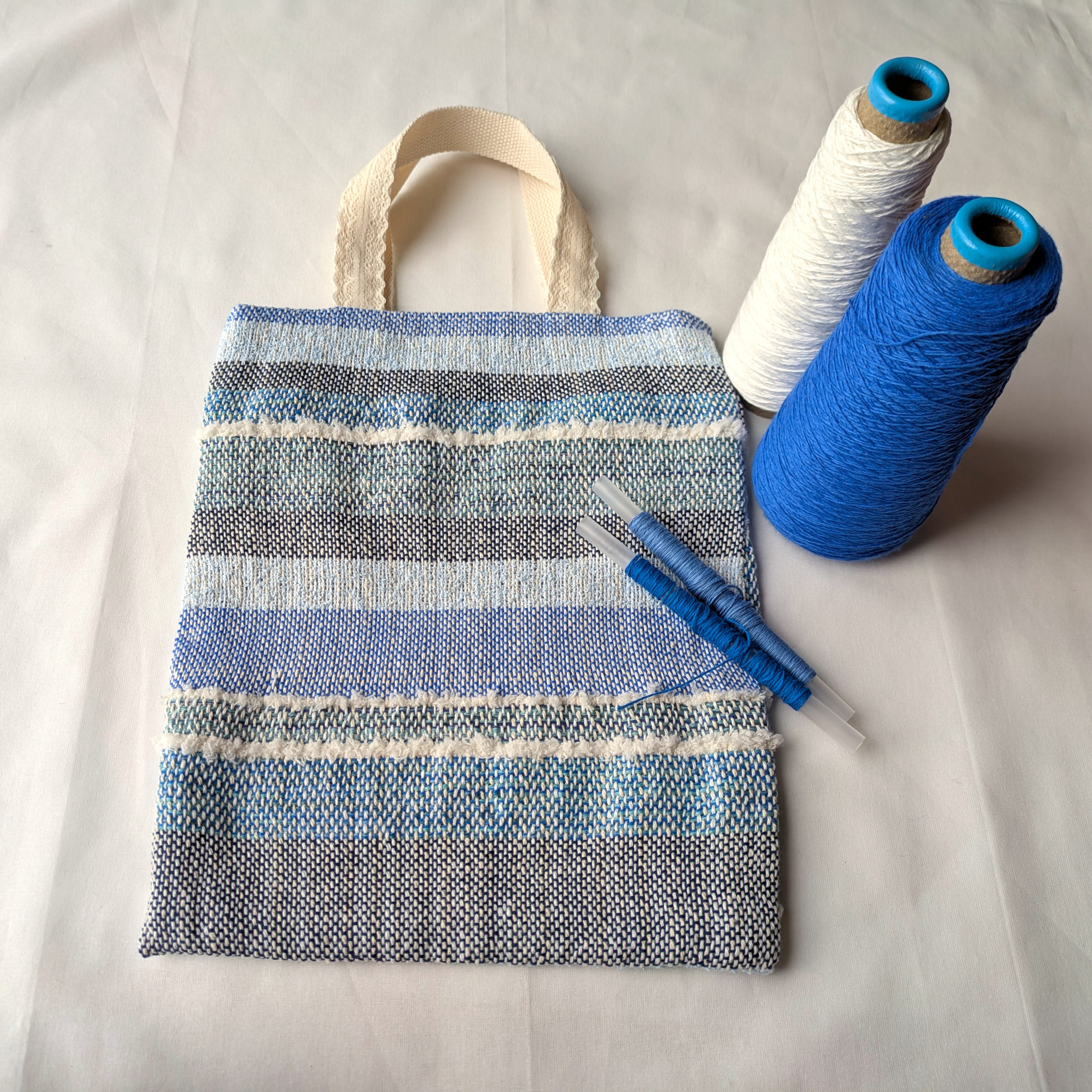 手織り布のバッグ    さわやかブルー系　夏　ランチタイムに持っていきたい　一点もの