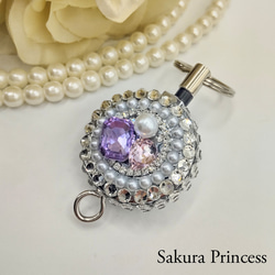 キラキラリールキーホルダー☆大粒ビジュー&パール 1枚目の画像