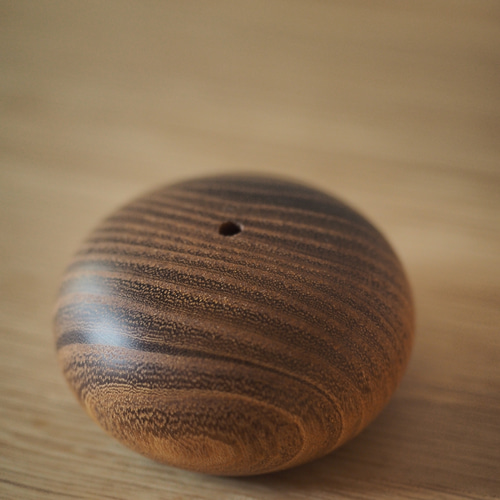 小さな天然木の花器【槐・エンジュ】一点物・一輪挿し・フラワーベース