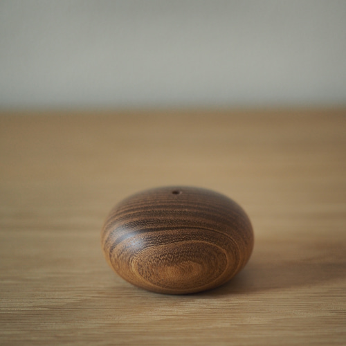 小さな天然木の花器【槐・エンジュ】一点物・一輪挿し・フラワーベース