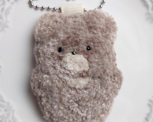 ツキノワグマのキーホルダー(ベージュ)】ふわふわ くま パンチニードル
