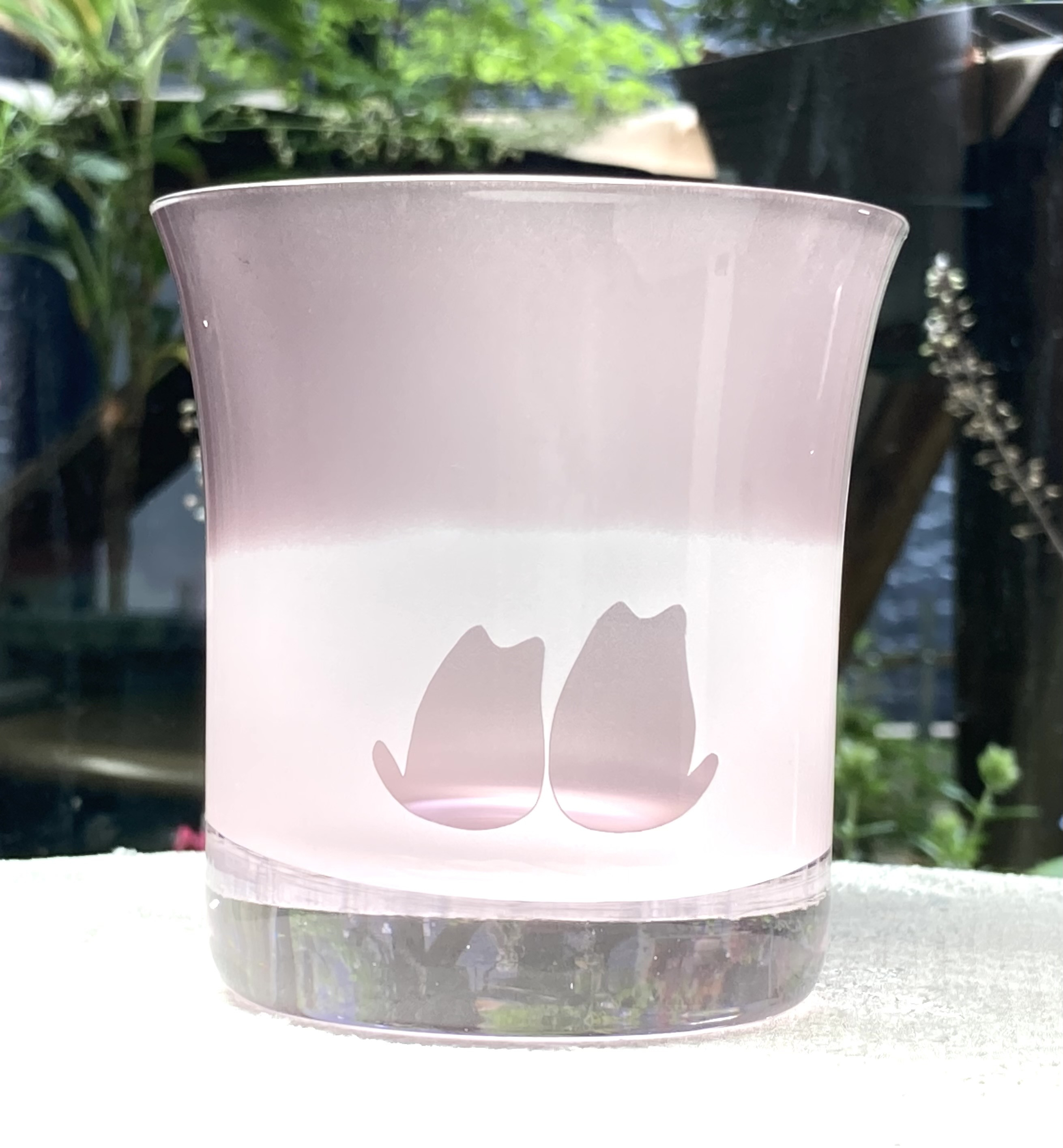 カップル猫と花火のロックグラス　極薄ピンク×江戸紫　(1個）