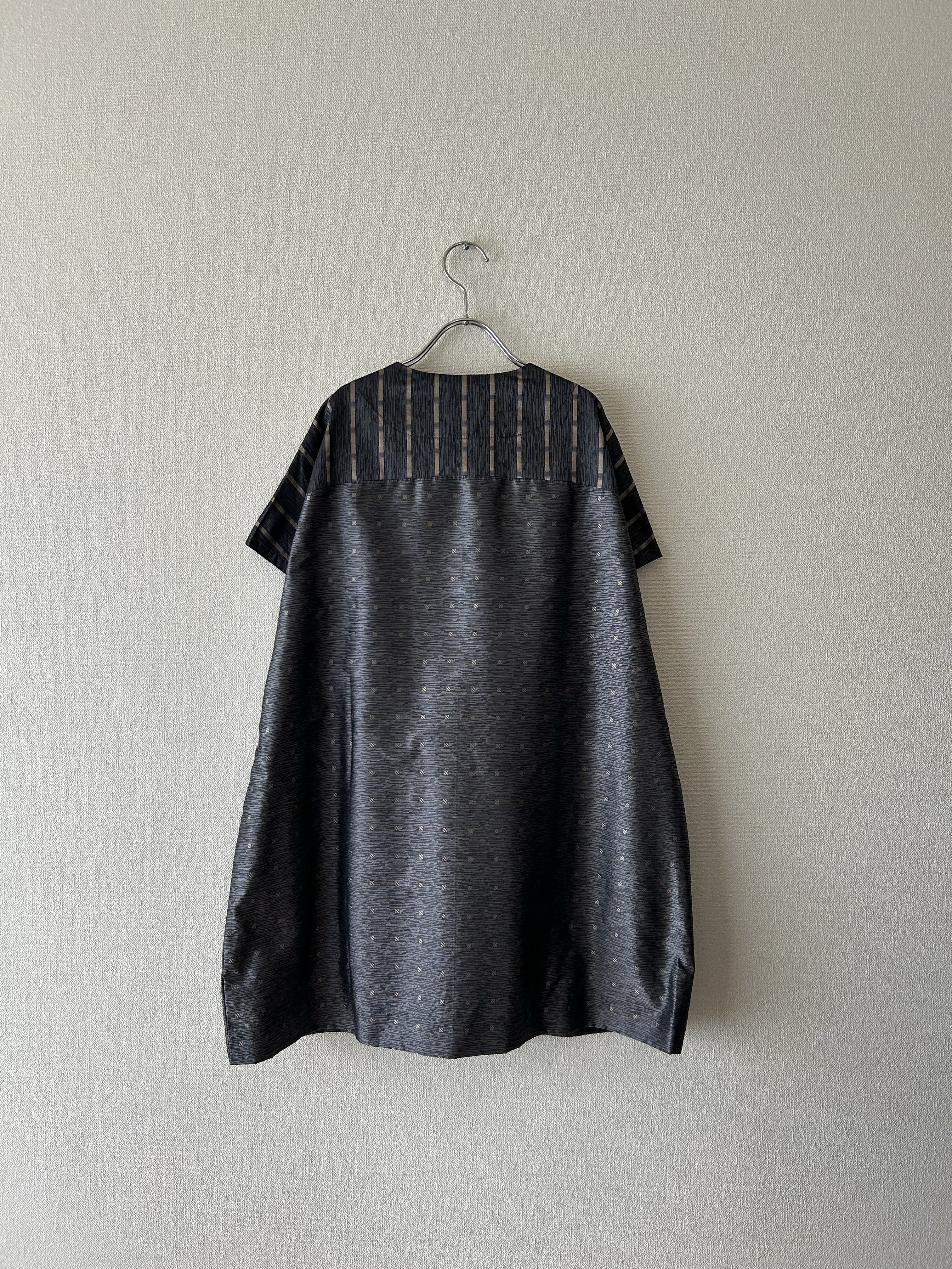 イタリー製シルク素材のベスト　グレー