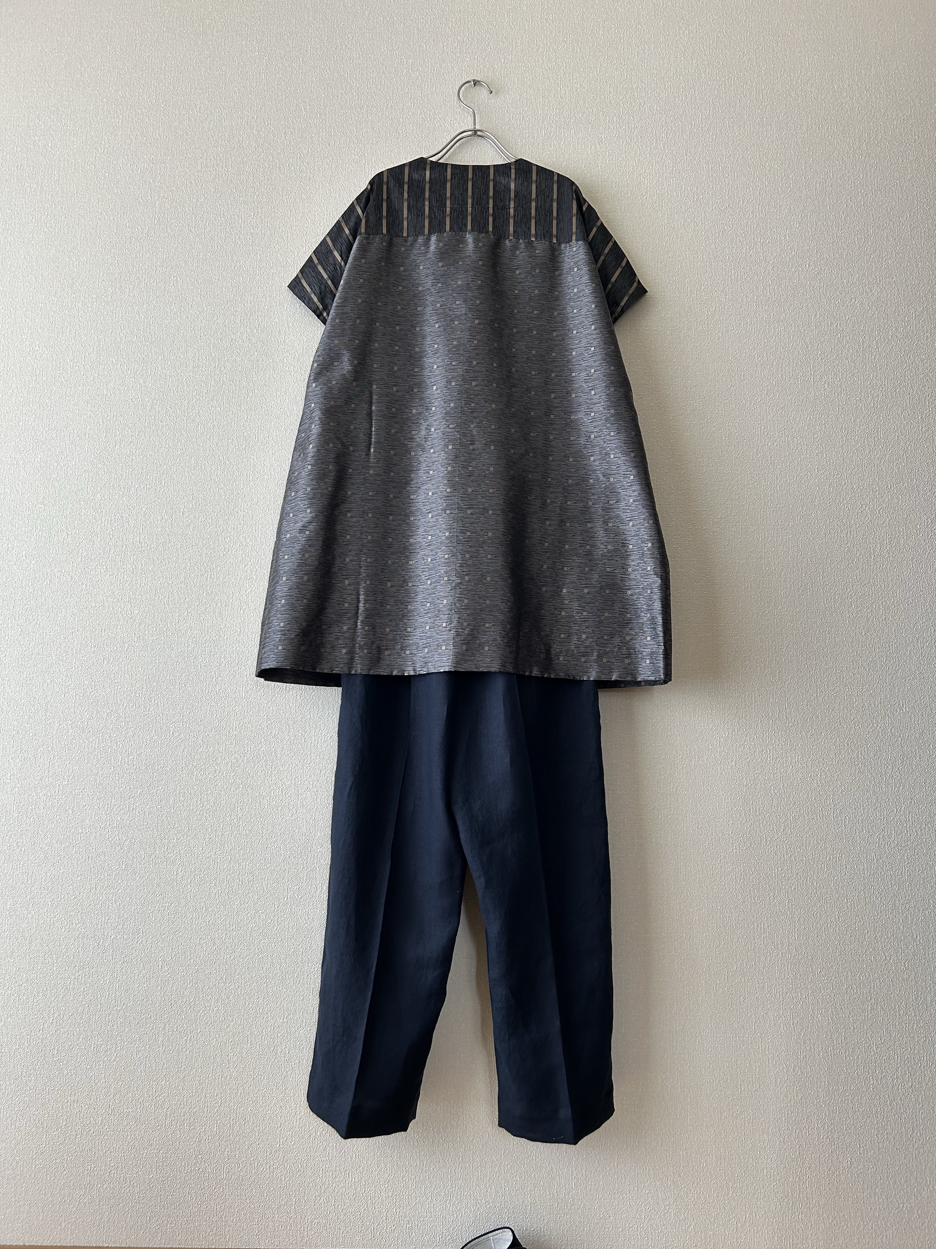 イタリー製シルク素材のベスト　グレー