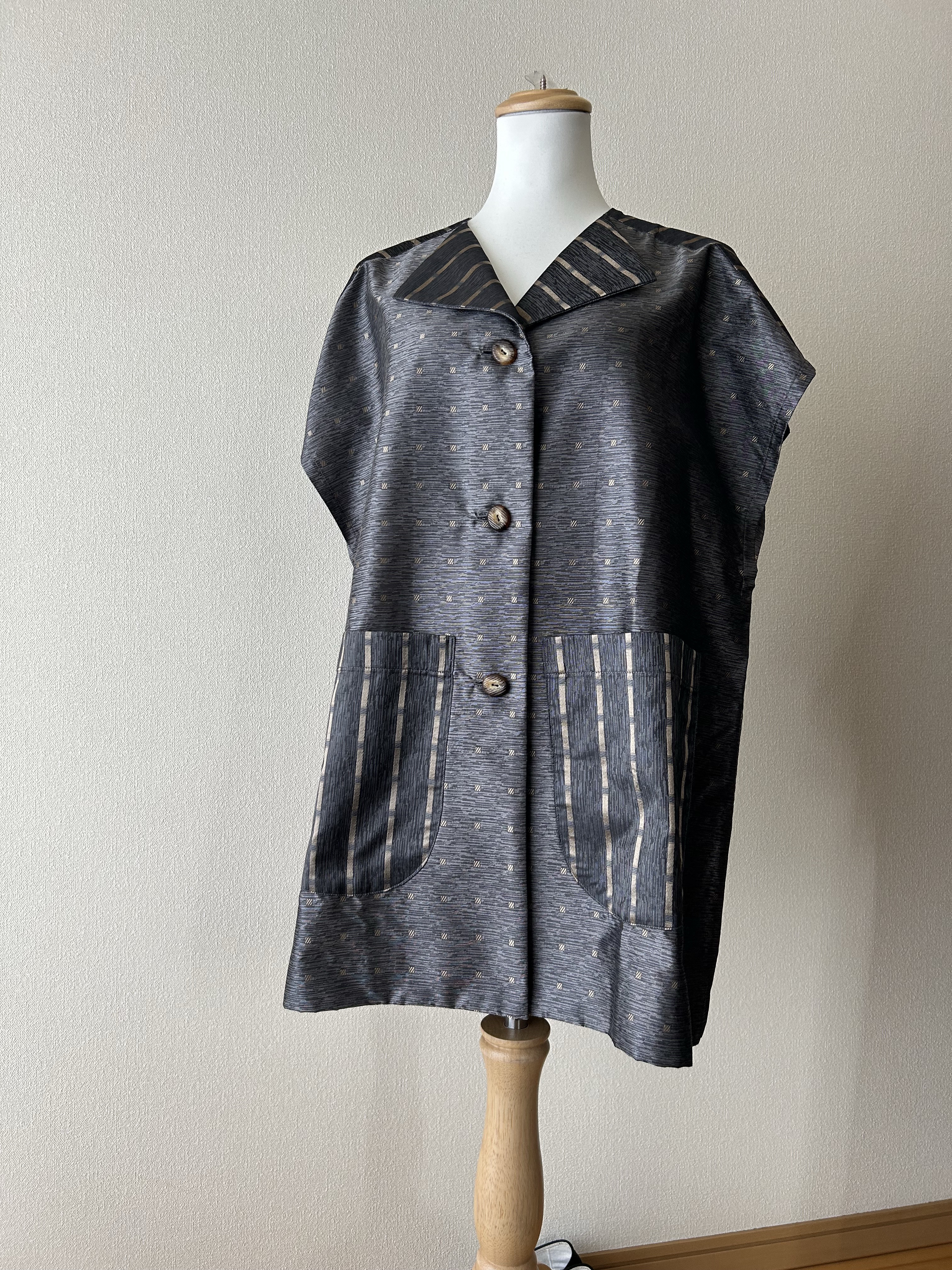 イタリー製シルク素材のベスト　グレー