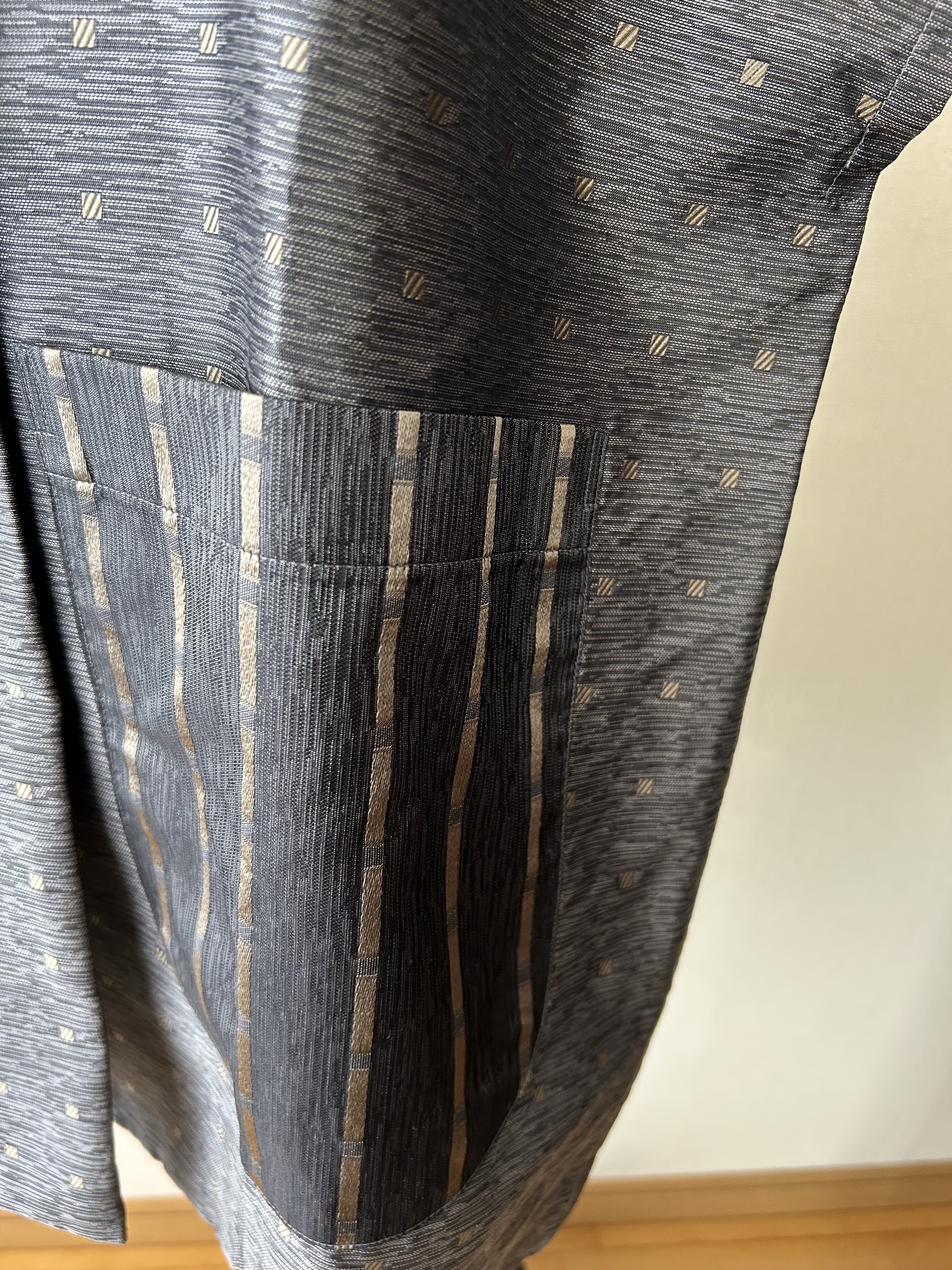 イタリー製シルク素材のベスト　グレー