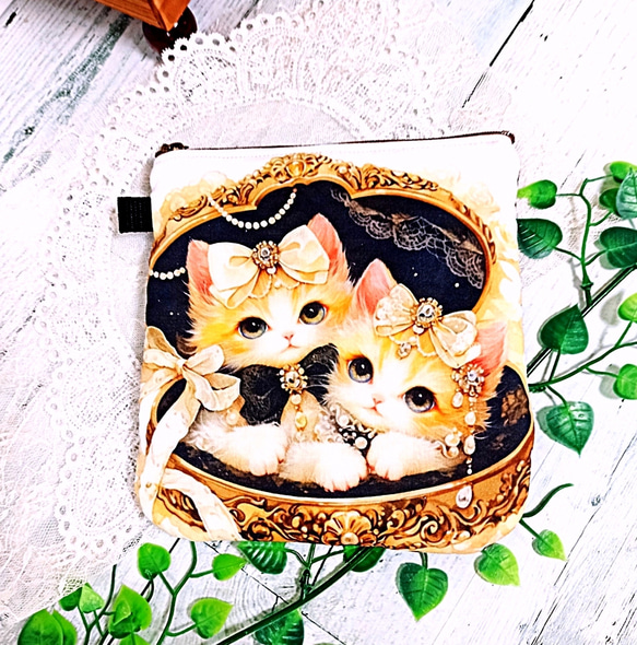 ラウンド底ふんわりファスナーポーチ おしゃれツインにゃんこ♡ 1枚目の画像