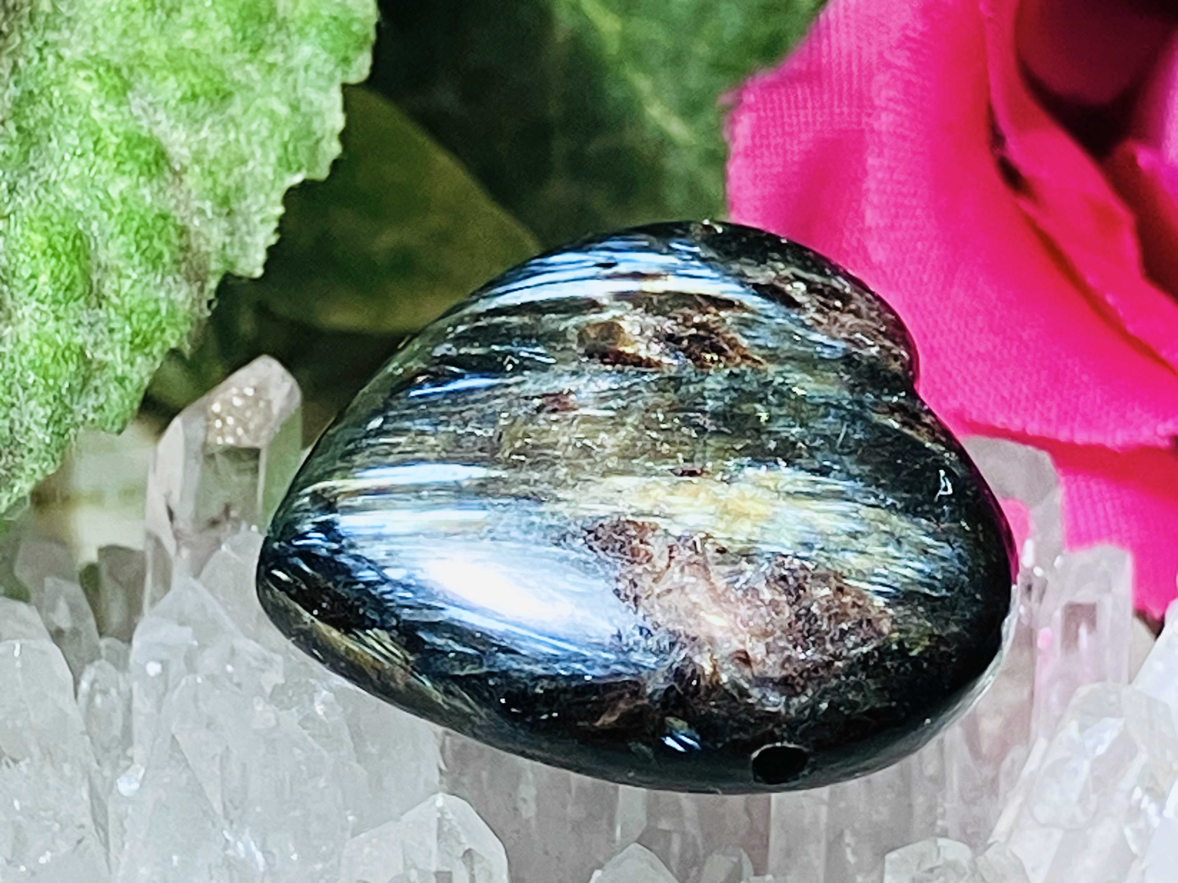 最強の守護石✿　ヌーマイト フェアリークィーン ハート　穴あきパーツ　原石