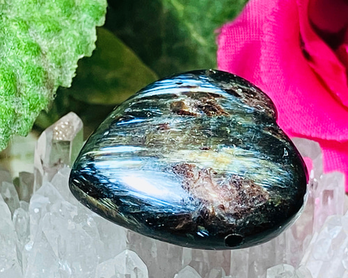 最強の守護石✿ ヌーマイト フェアリークィーン ハート 穴あきパーツ