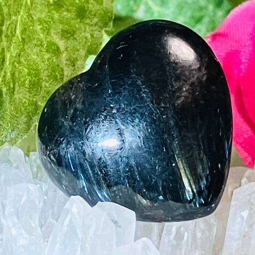 最強の守護石✿ ヌーマイト フェアリークィーン ハート 穴あきパーツ