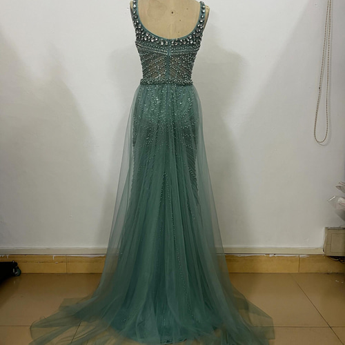 グリーン スリット ビジュー装飾 ドレス グリーン スリット ビジュー装飾 ドレス ワンカラービジュー