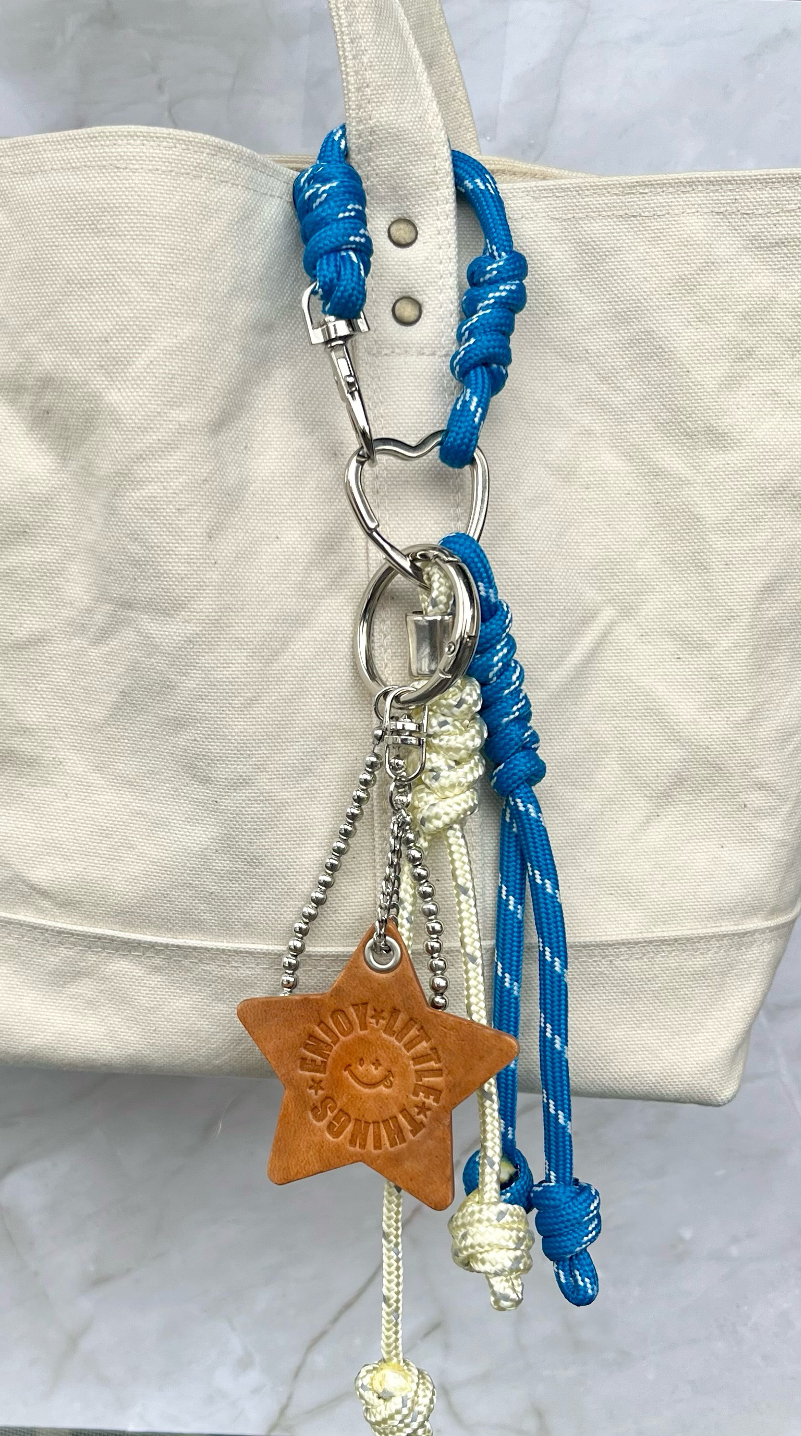 じゃらじゃらキーホルダー　バッグチャーム　キーチャーム　パラコード 　星　68G パラコード ジャラジャラ スター 星 ボンボン ☆ BAG 飾り