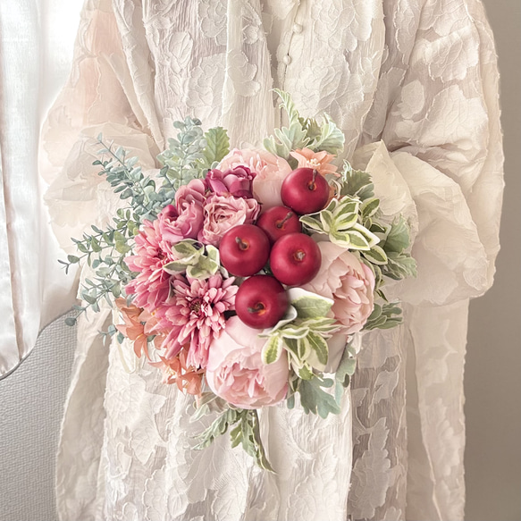まこc合成素材の赤ピンクブーケ 赤りんごの造花ブーケ♪ウェディングブーケ 造花 ブーケ フォト