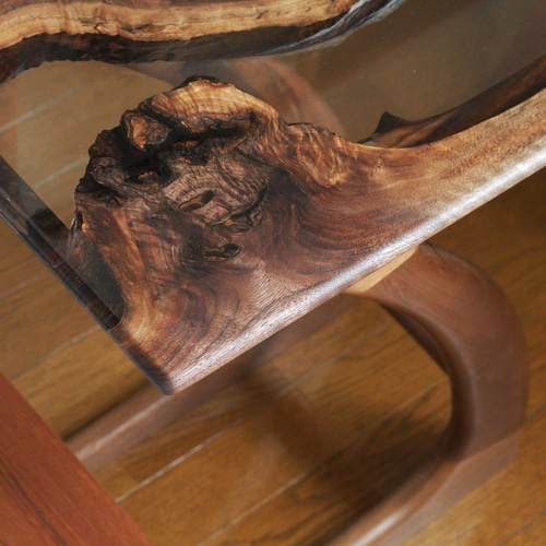 クラロウォルナットとレジンのサイドテーブル サイドテーブル geppetto