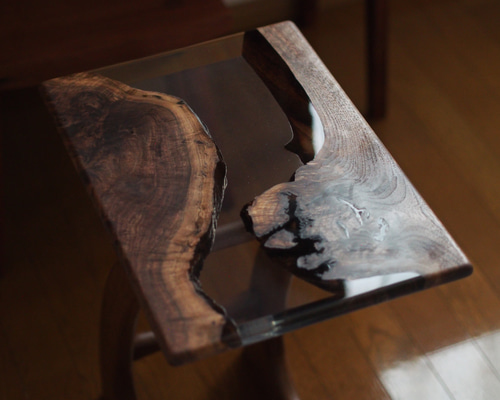 クラロウォルナットとレジンのサイドテーブル サイドテーブル geppetto