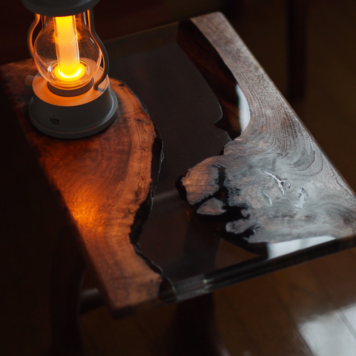 クラロウォルナットとレジンのサイドテーブル サイドテーブル geppetto