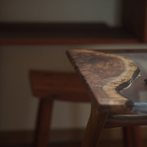 クラロウォルナットとレジンのサイドテーブル サイドテーブル geppetto