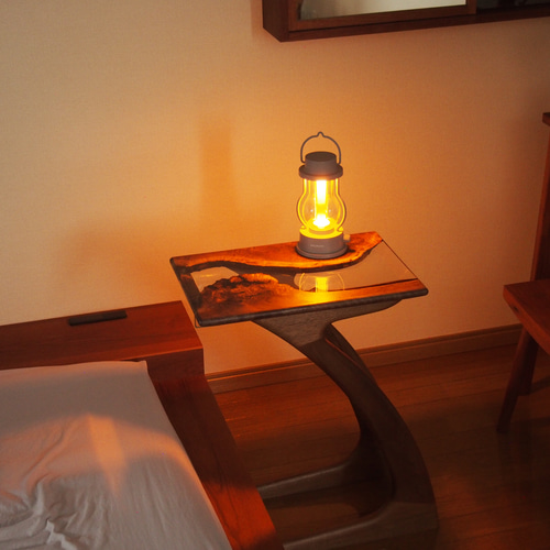 クラロウォルナットとレジンのサイドテーブル クラロウォルナットとレジンのサイドテーブル サイドテーブル geppetto