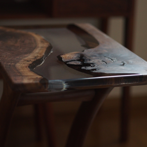 クラロウォルナットとレジンのサイドテーブル サイドテーブル geppetto