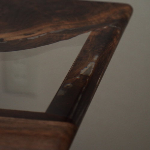 クラロウォルナットとレジンのサイドテーブル クラロウォルナットとレジンのサイドテーブル サイドテーブル geppetto