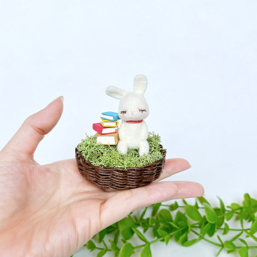 本好きうさぎのお昼寝 羊毛フェルト置物 羊毛フェルト Aki Ako 通販