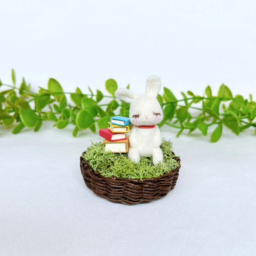 本好きうさぎのお昼寝 羊毛フェルト置物 羊毛フェルト Aki Ako 通販