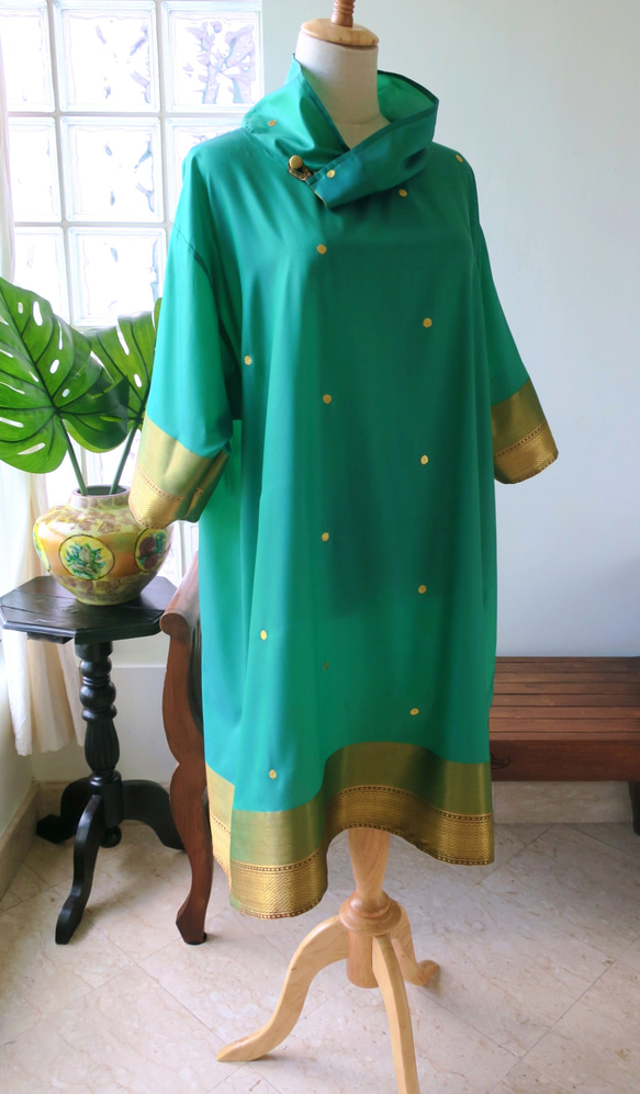 【インド/サリー】訳ありでお得！・えりが素敵なチュニック・シンガポールから送料無料 3枚目の画像