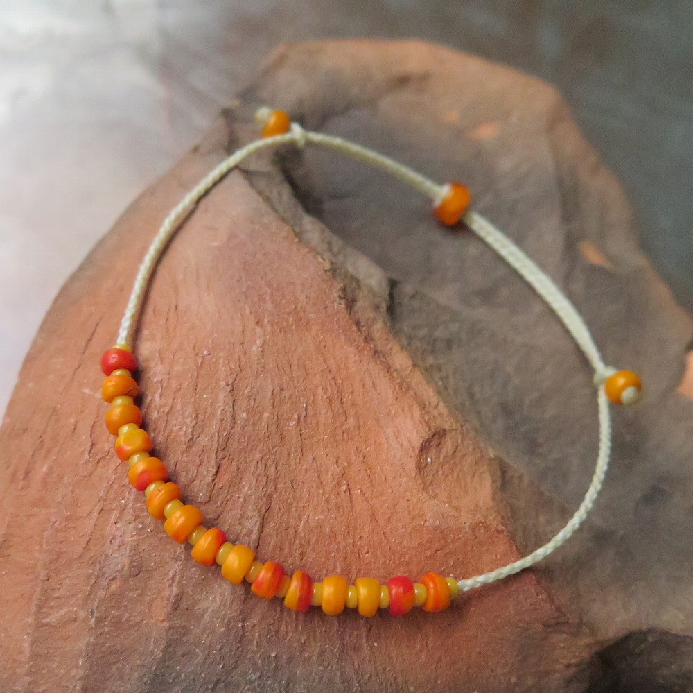 アンティーク　カカンバ　極小　橙　＋　ヴェネチアンシードビーズ　＆　ホワイトハート　百世 momotose（西）