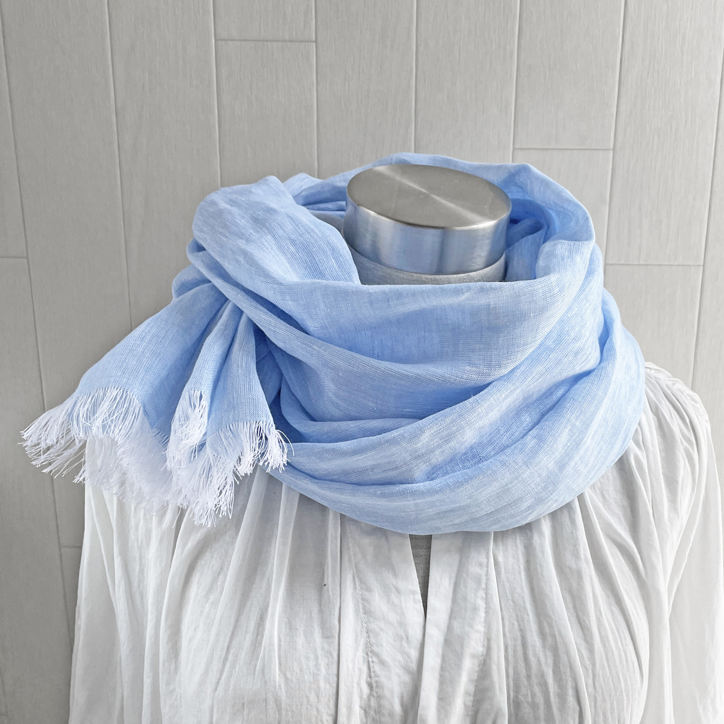 上質ベルギーリネンのストール　水色×白