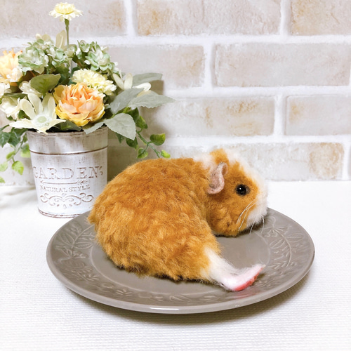 キャラメル色×白 *寝そべるモルモットさん* 羊毛フェルト 羊毛フェルト