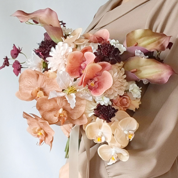 カラーリリーと胡蝶蘭のウェディングブーケ&ブートニア❀アーティ