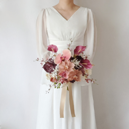 カラーリリーと胡蝶蘭のウェディングブーケ&ブートニア❀アーティ