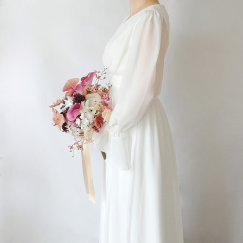 カラーリリーと胡蝶蘭のウェディングブーケ&ブートニア❀アーティ