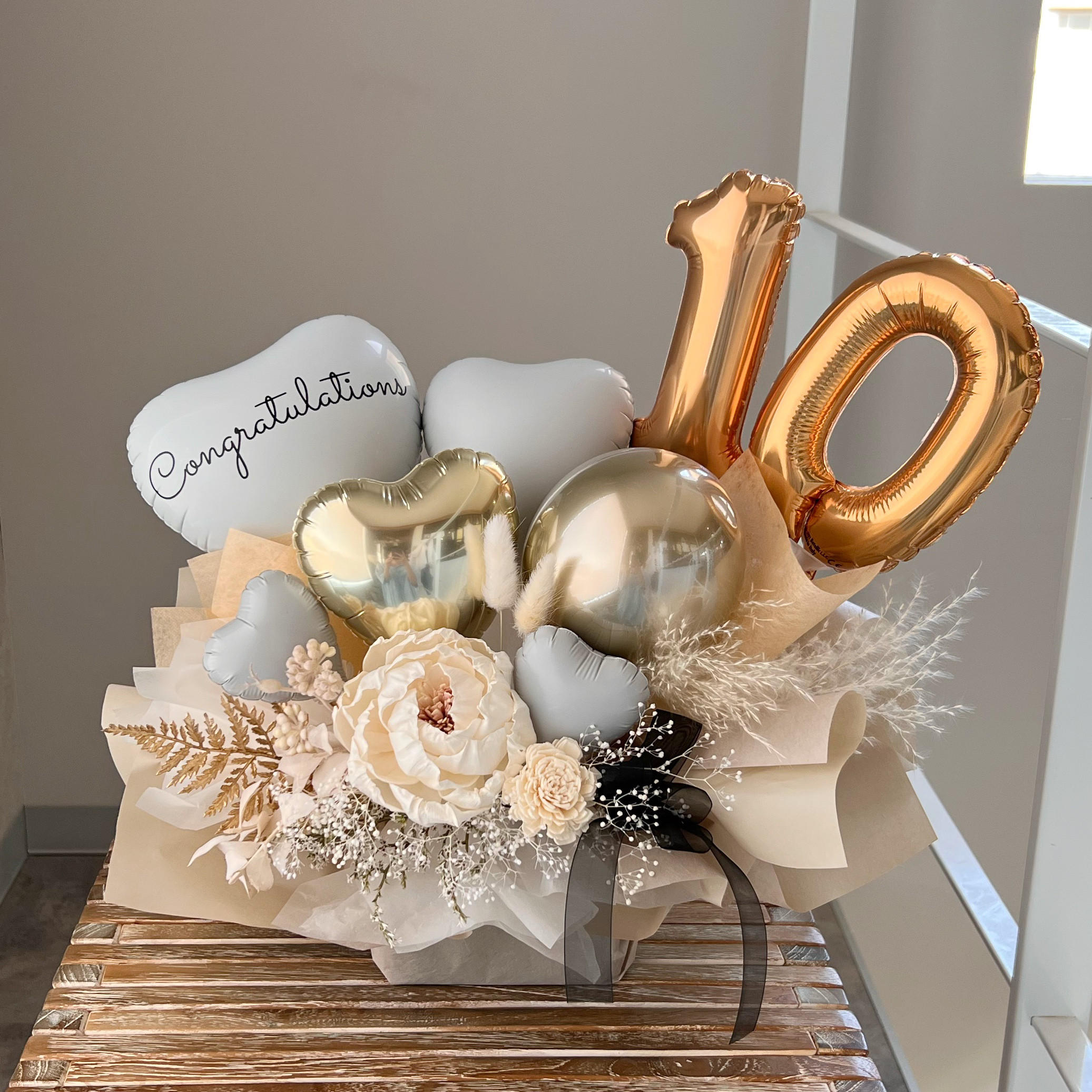 お花屋さんのバルーンフラワー　2503 数字　ゴールド　結婚祝い　誕生日　電報　祝電　開店祝い　開院祝い　開業祝い