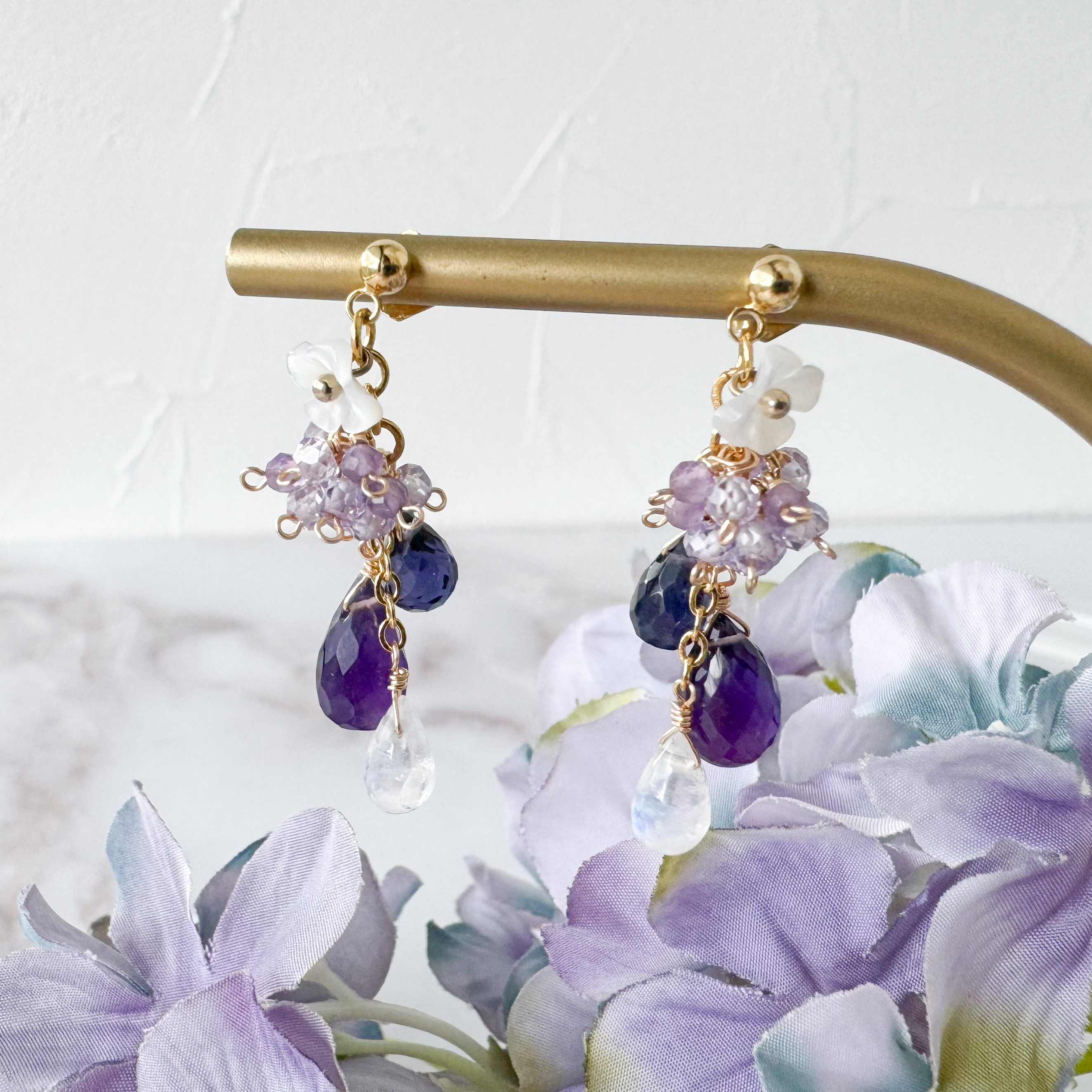 紫陽花のピアス~2024~　イヤリングに変更可　金属アレルギー対応 サージカルステンレス