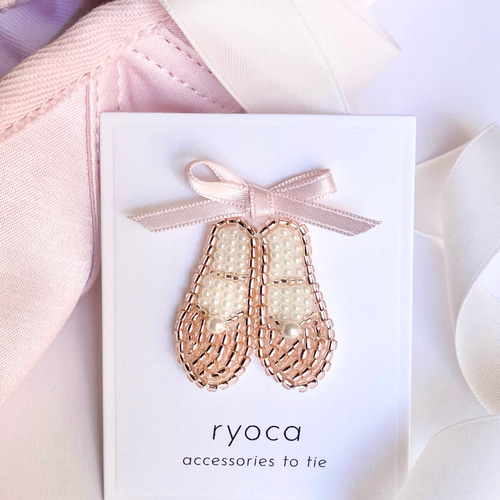 バレエシューズ 2粒パール付き ビーズ刺繍ブローチ / ヘアゴム